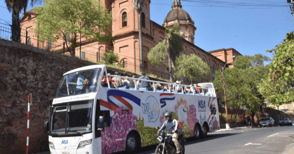 Tradiciones y recorridos marcan una semana distinta
