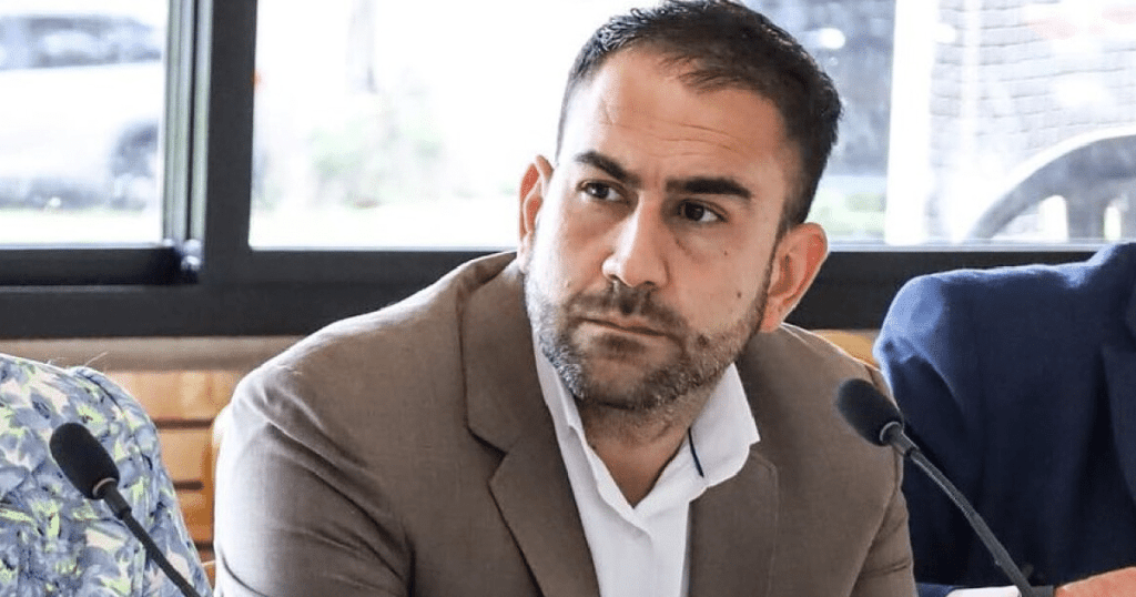 Respaldo parlamentario oficialista sacude interna contra Felipito