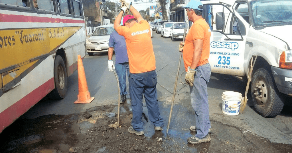 Essap activa nuevo sistema para baches en Asunción